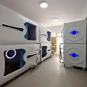 Hostel Space Capsule, Madrid